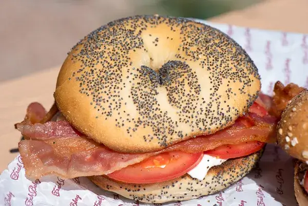 Looking for a tasty and satisfying breakfast option? Look no further than the Bagel with Cream Cheese, Bacon, and Tomato recipe